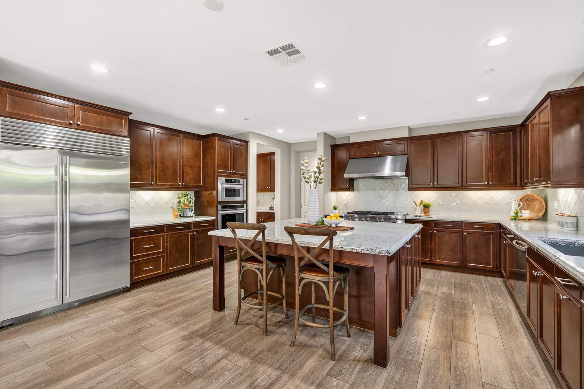 A9M_044_817 Dolphin Cir.jpg