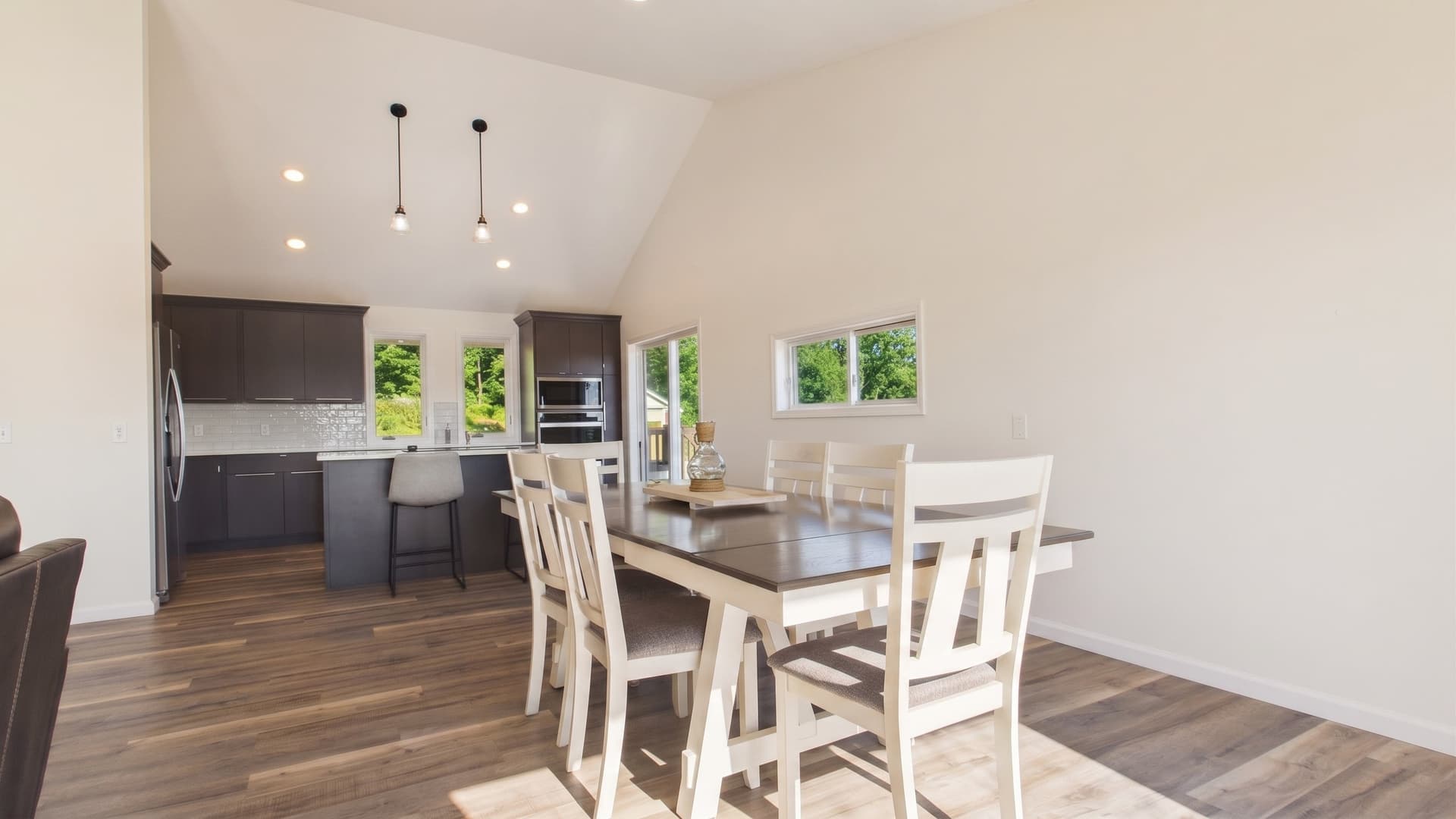 011_Dining And Kitchen.jpg