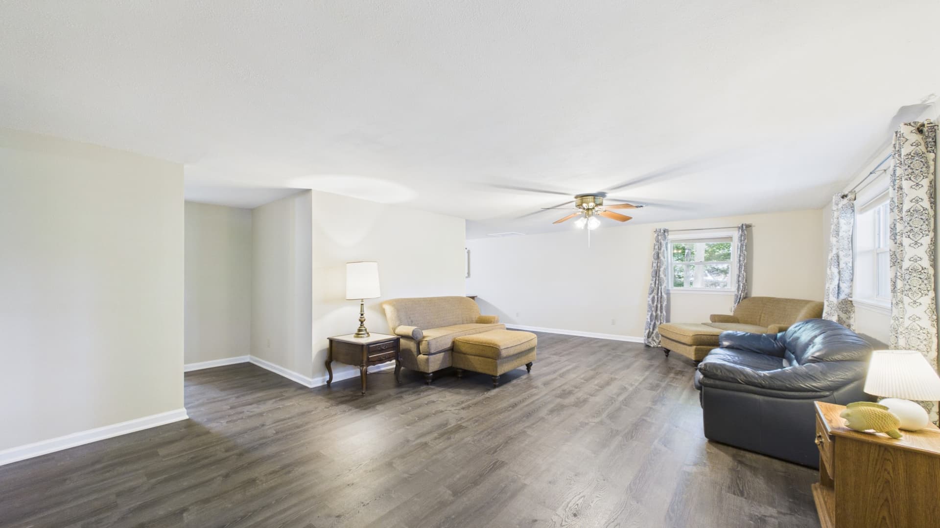 028_family room 2.jpg