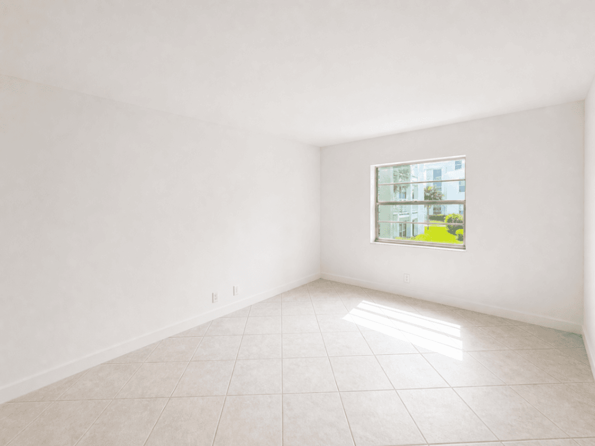 06-bedroom-bright-clean.png