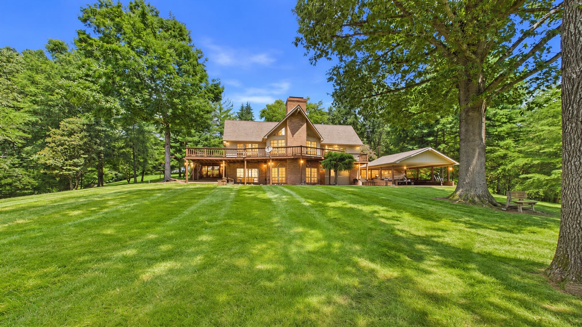 001_One Of Few Flat Lots On Barkley.jpg