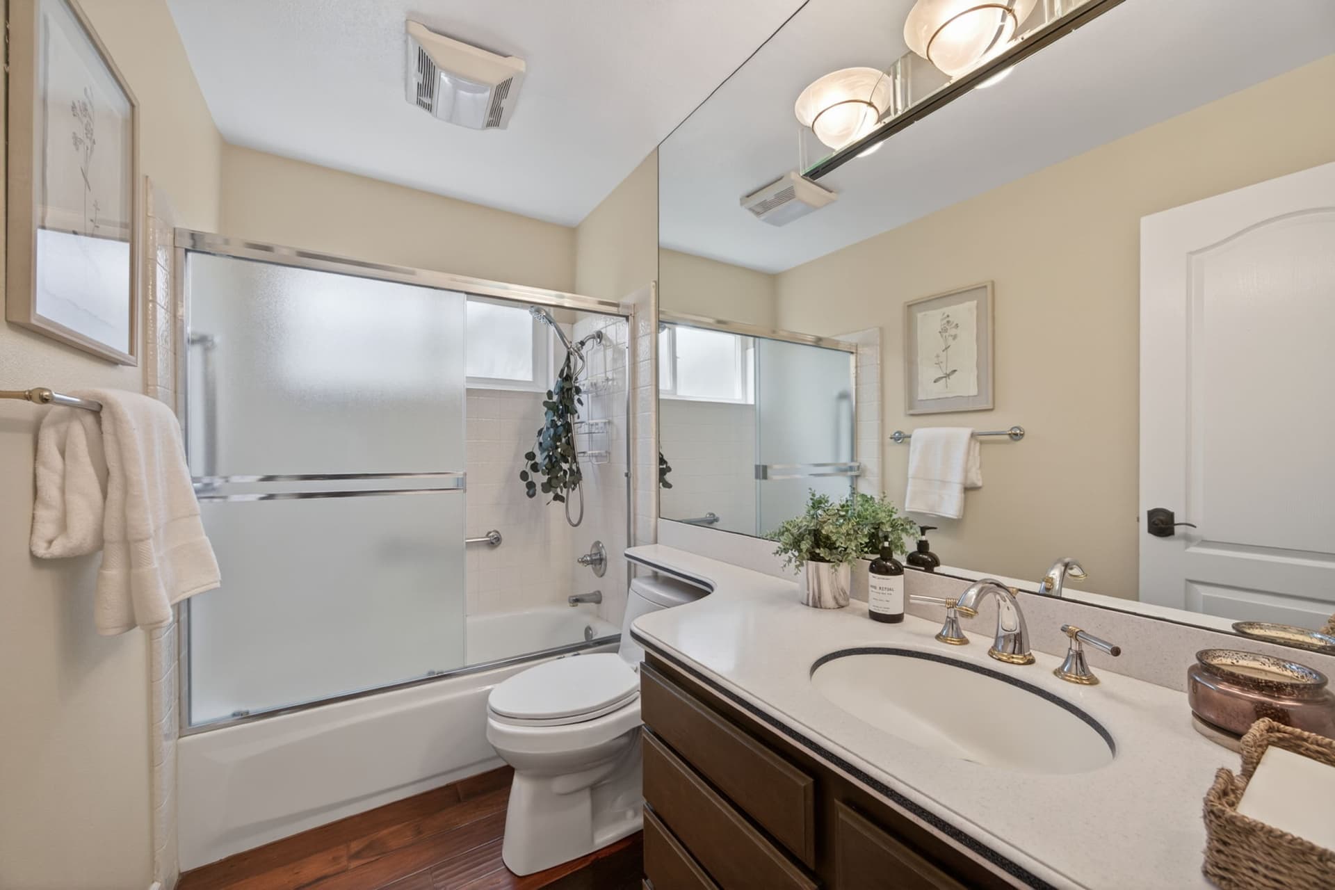 28-web-or-mls-Upmarket_Media-2247West082.jpg