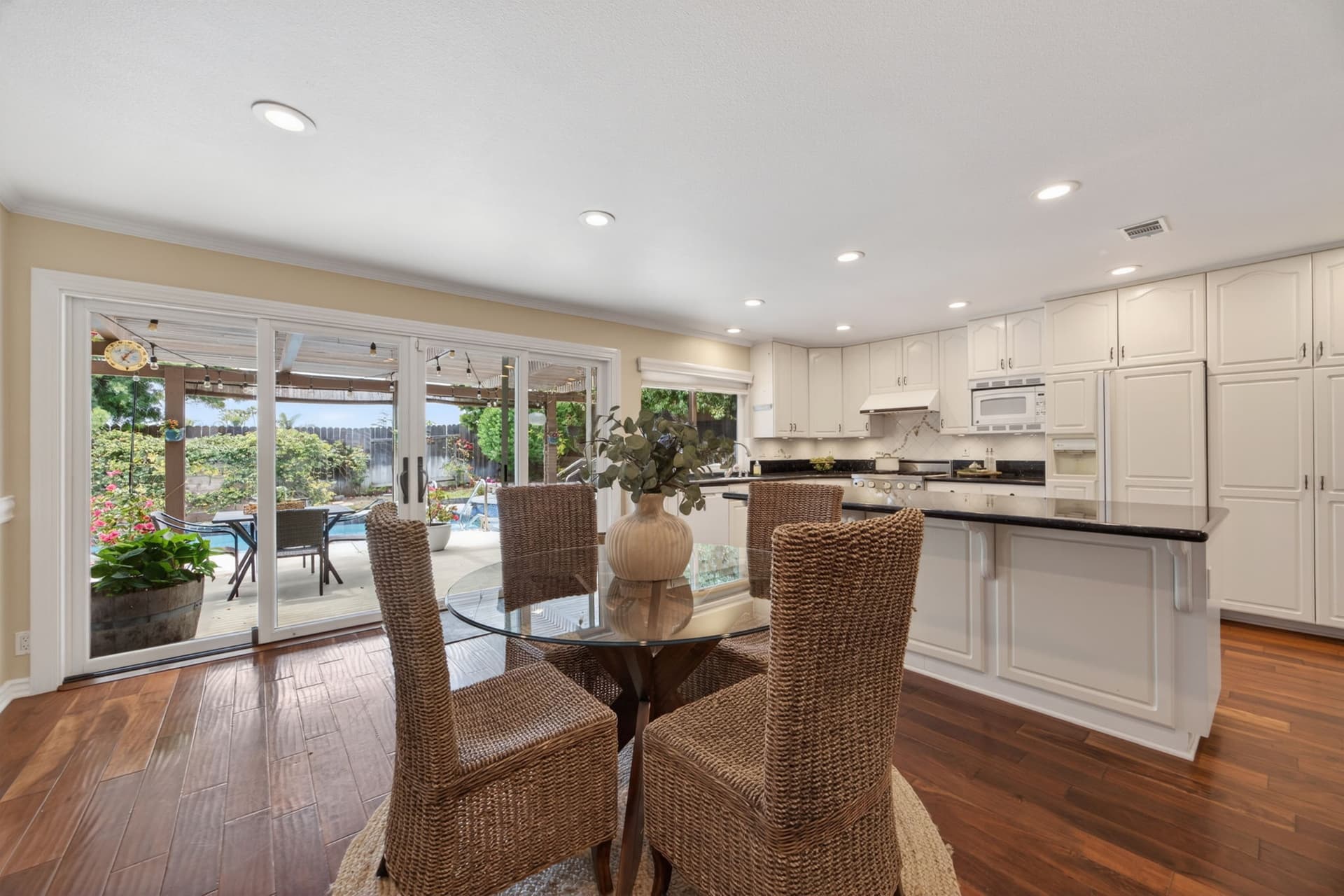 13-web-or-mls-Upmarket_Media-2247West046.jpg