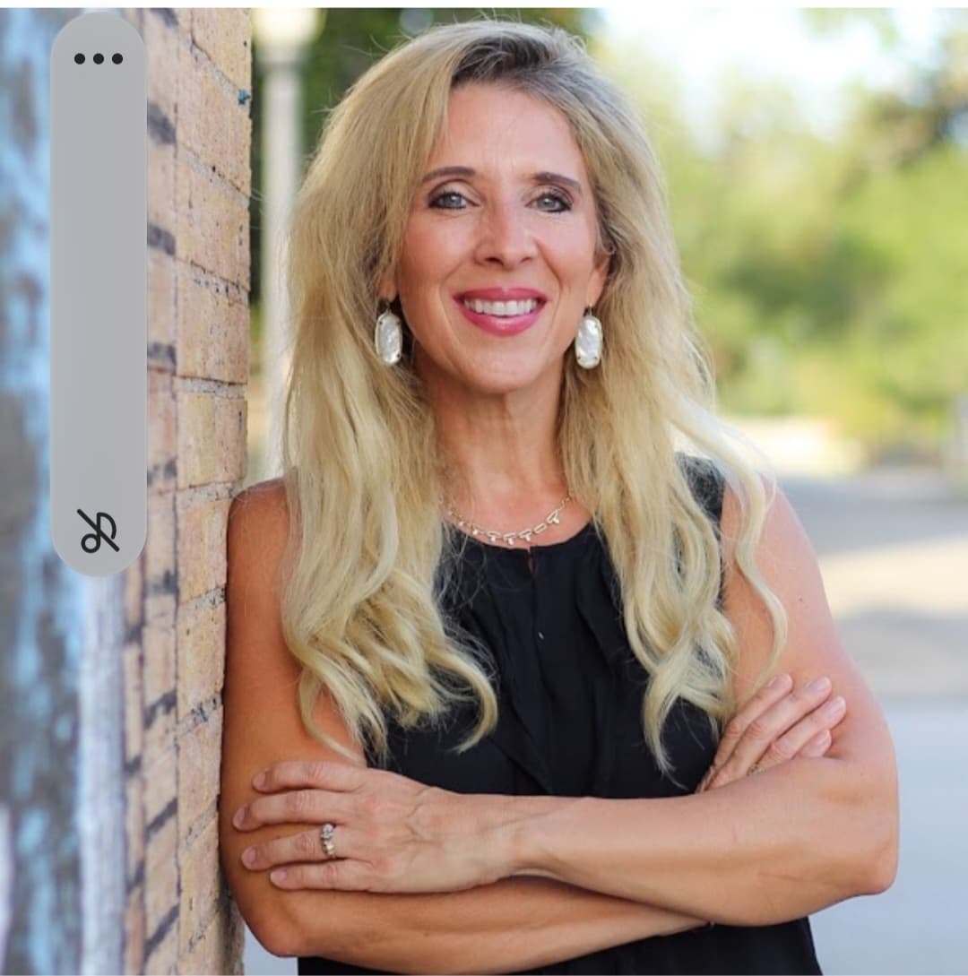 Shannon Binder headshot