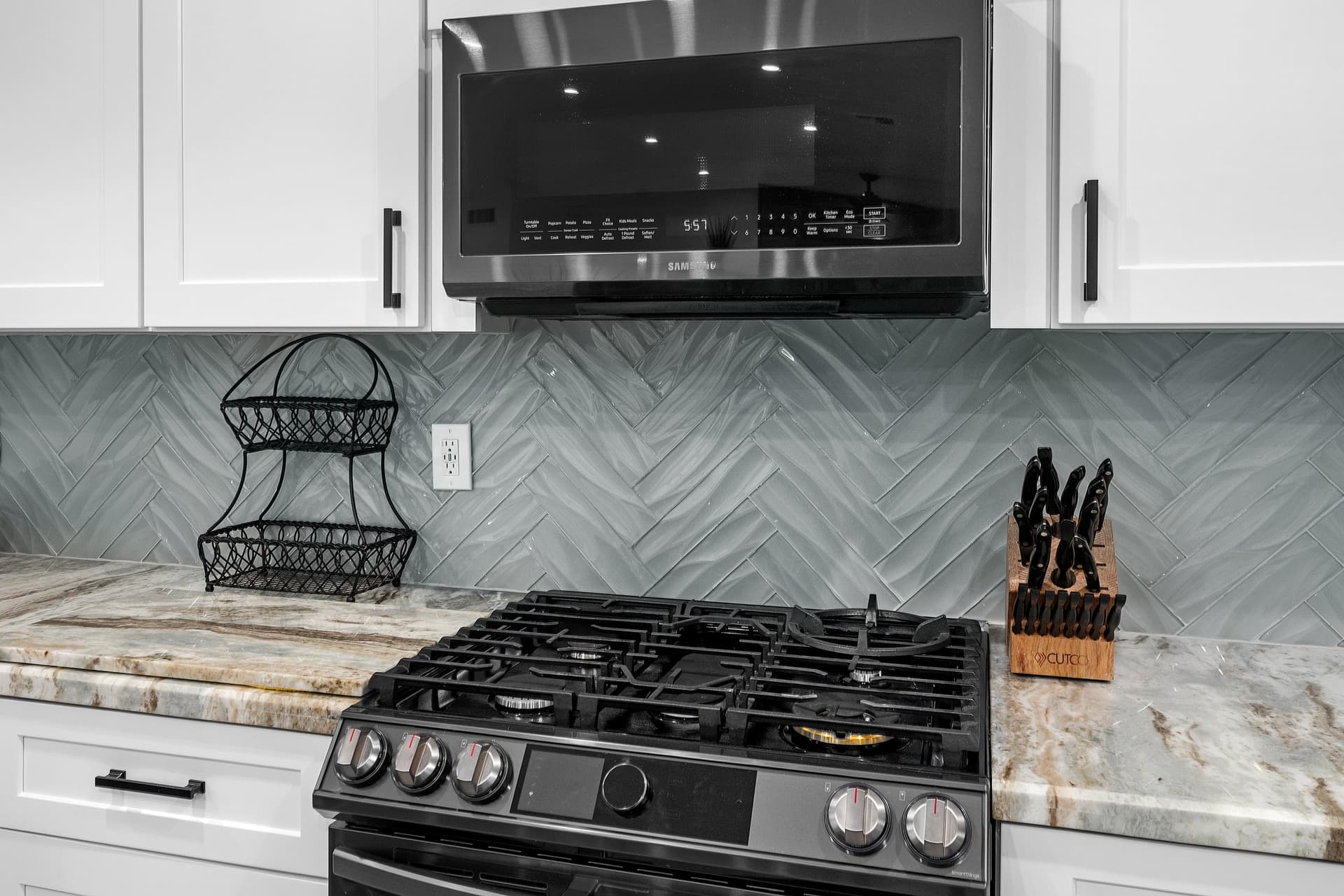 024-Kitchen.jpg