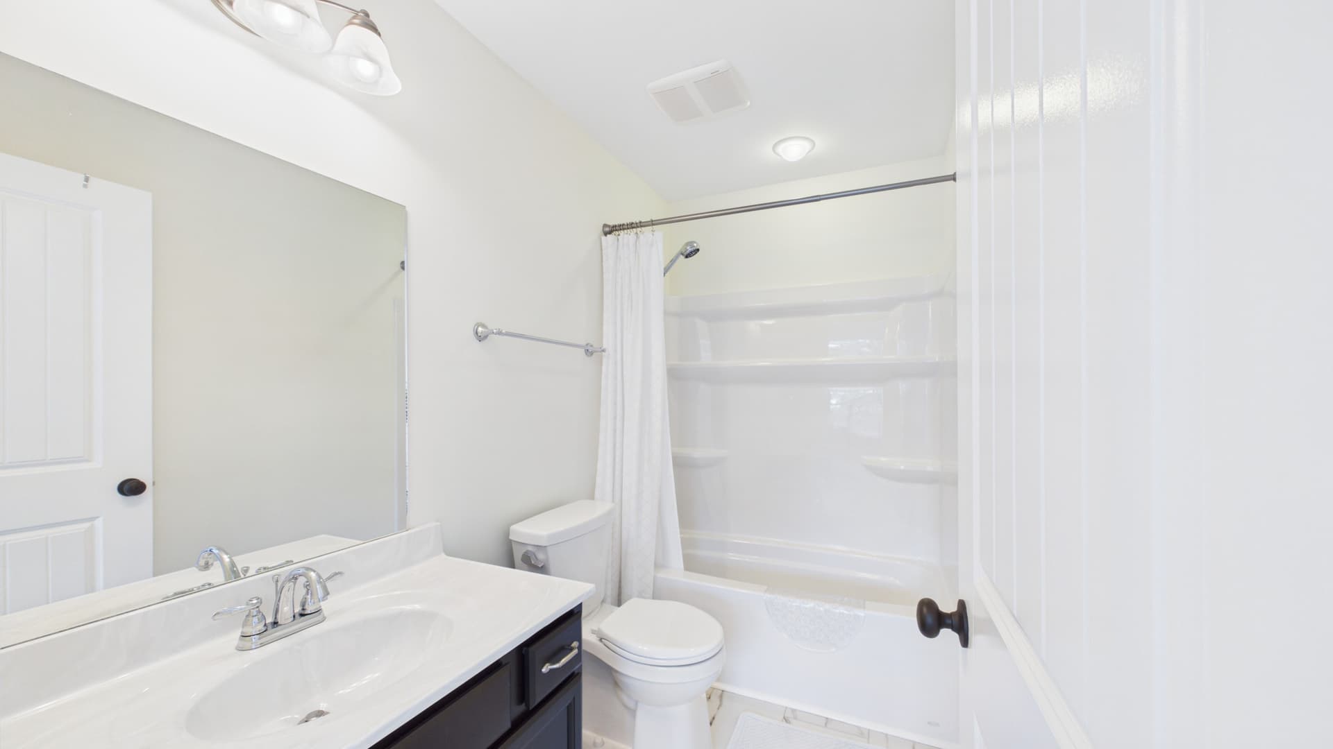 036_2nd Bath Upper Level.jpg