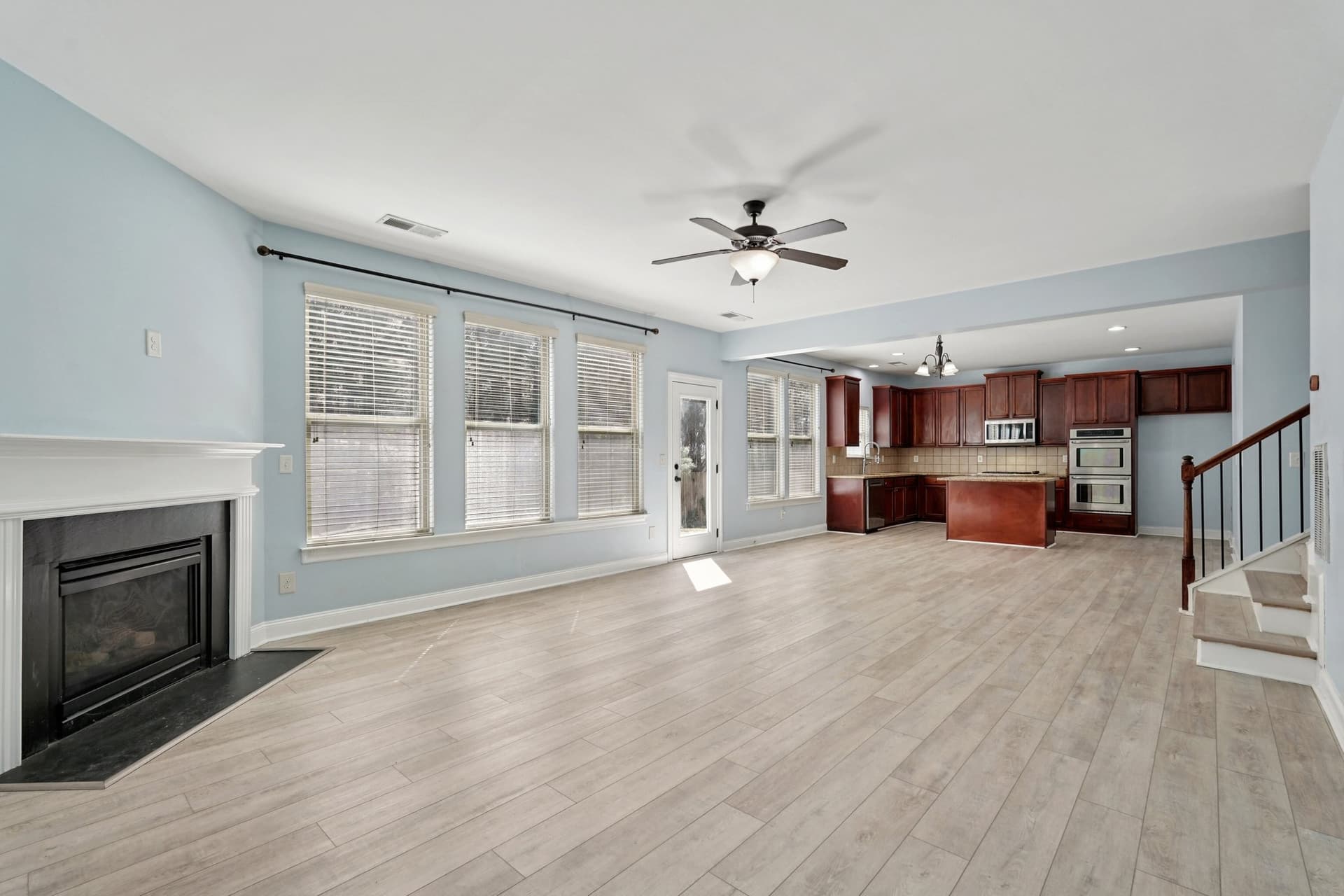 8-web-or-mls-Breckinridge Ln-S2503-008.jpg