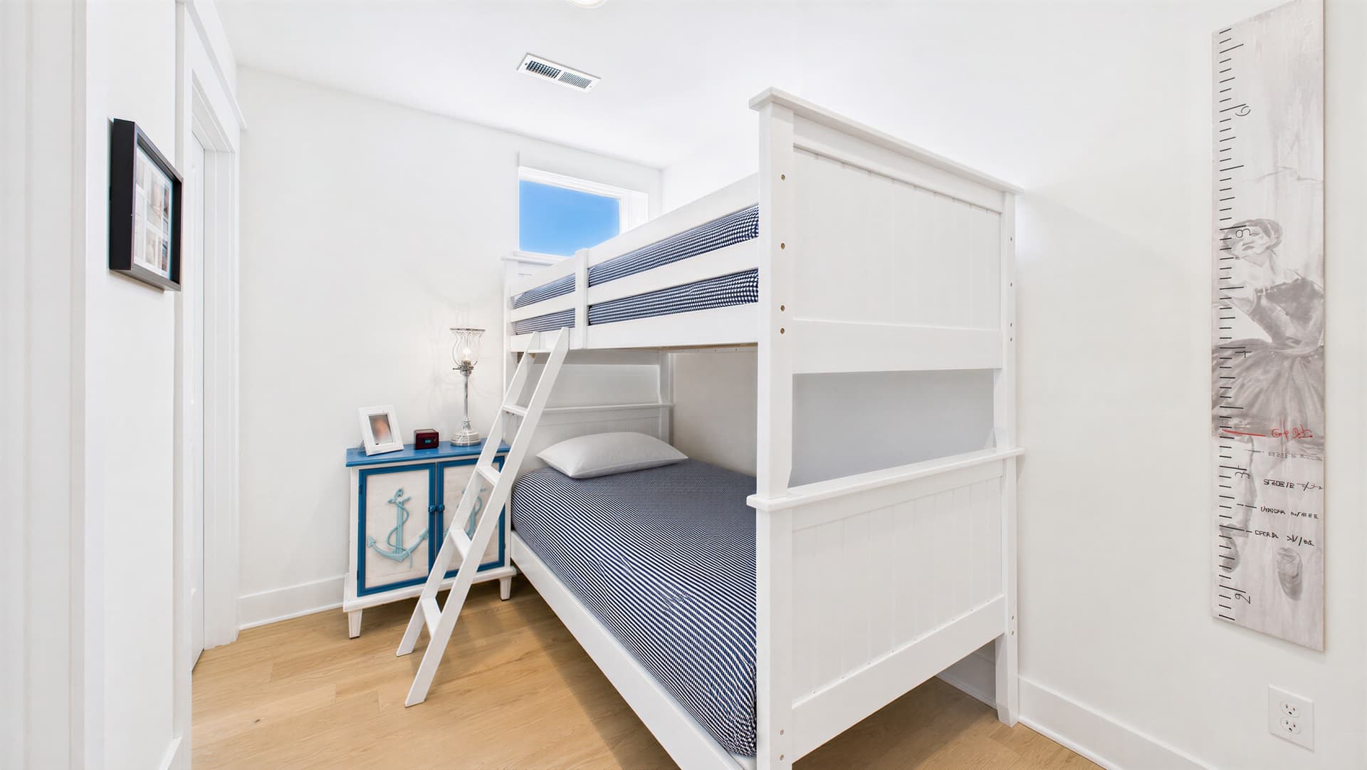 029_BUNK ROOM.jpg