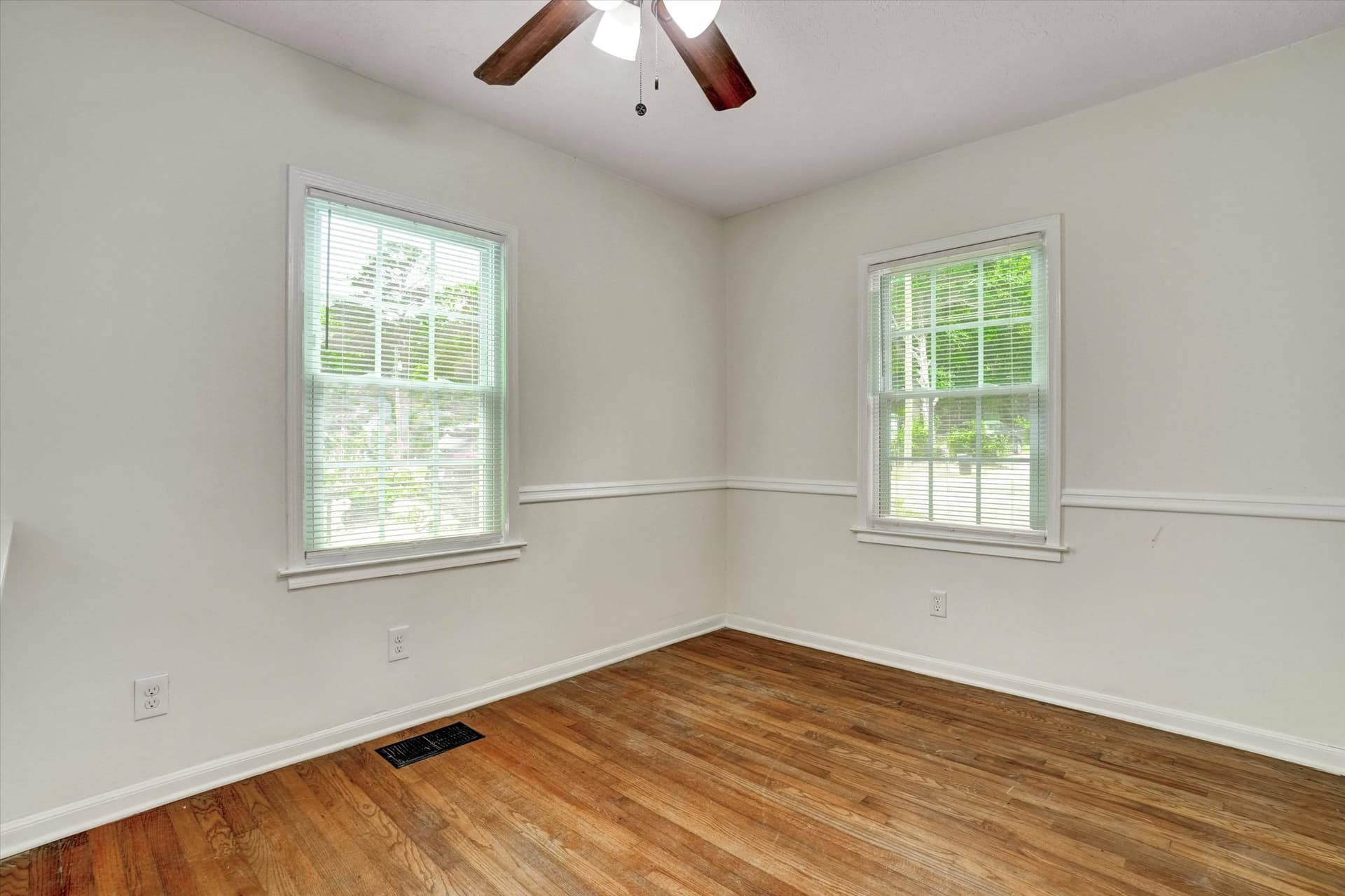 10-788 Richard Street NE-10.jpg