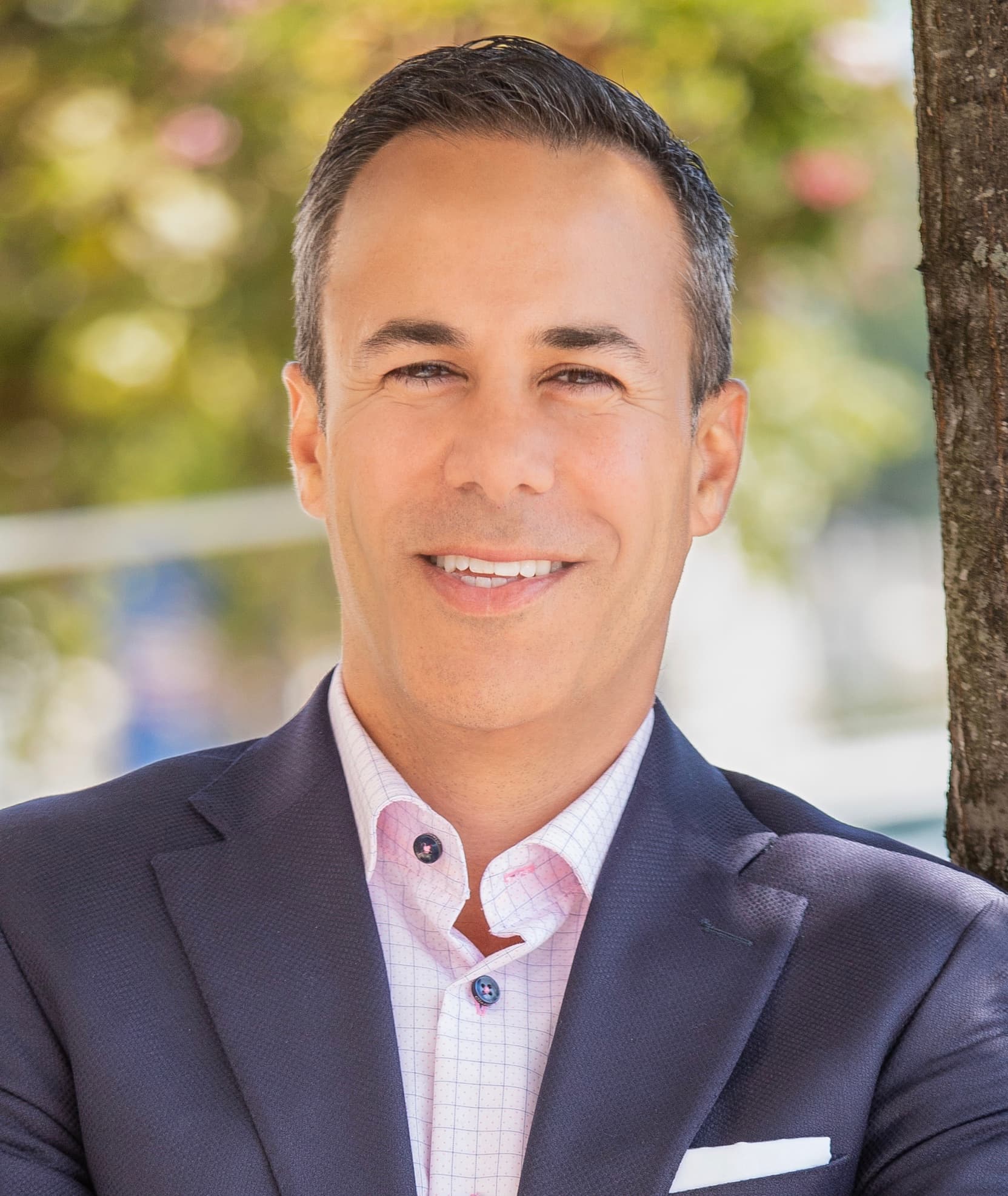 Robert MErolla headshot