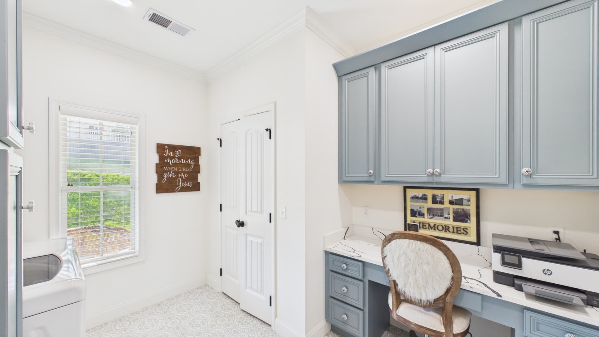 027_LAUNDRY ROOM.jpg
