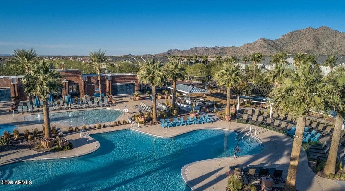 Maiden_lane_mtns_and_pool.jpg