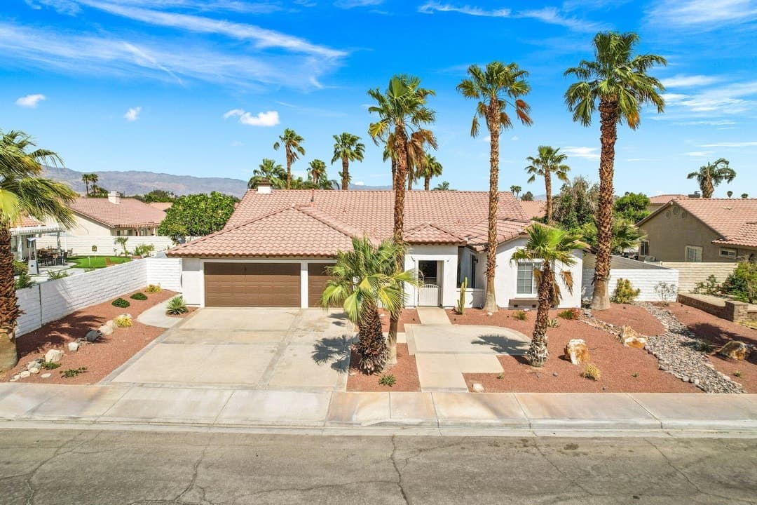 44300-camino-azul-la-quinta-ca.jpg