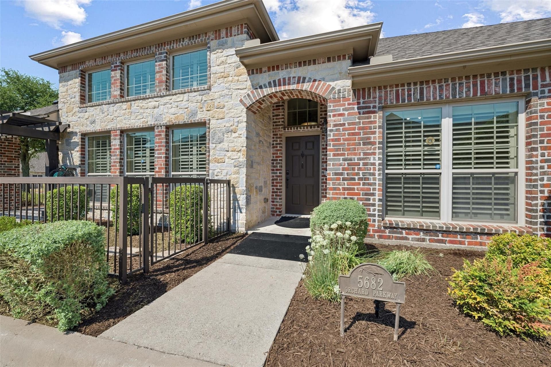 5682_Orchard_ParkwayV2.jpg