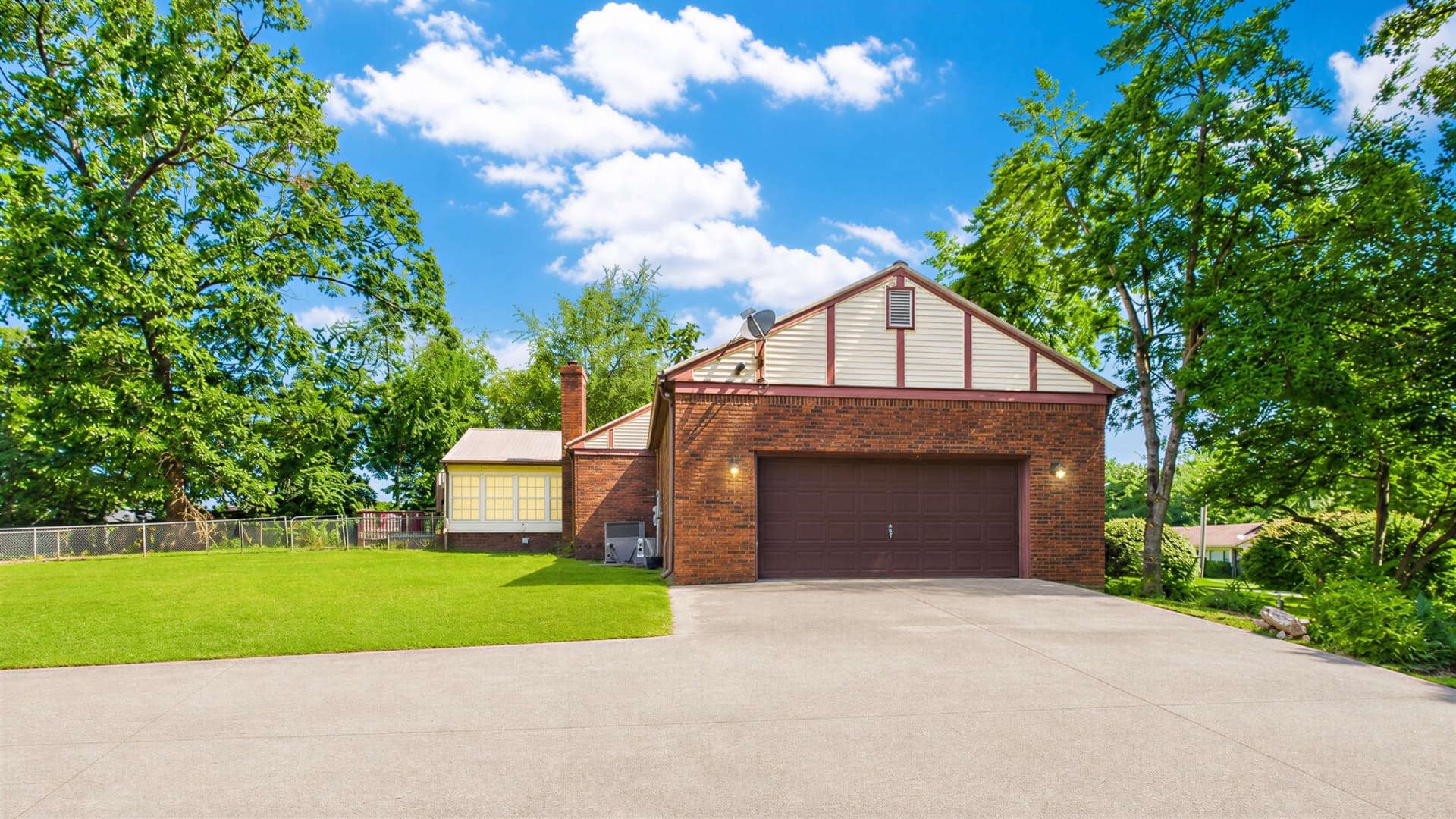 002_ATTACHED_2_CAR.jpg