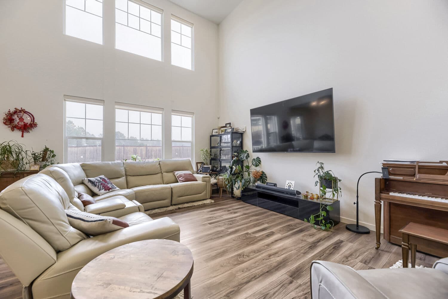 1110 Horsetail Lp - Web Quality - 012 - 04 Living Room.jpg