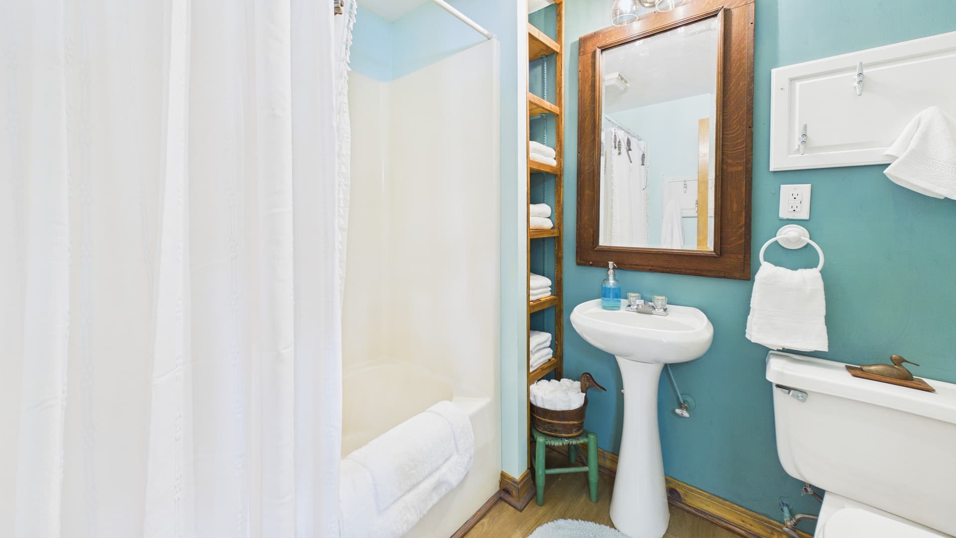 035_LOWER LEVEL BATH.jpg