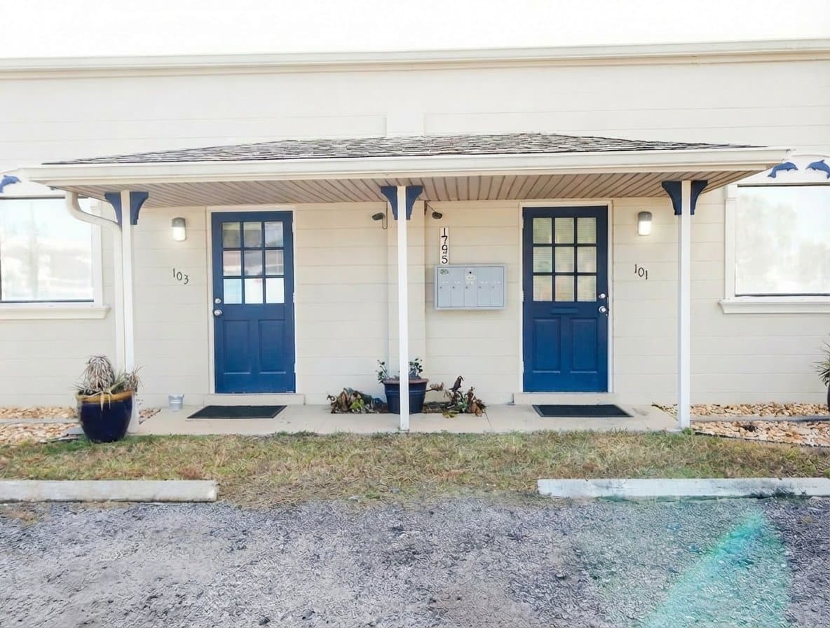 Front Exterior Entrance Units 101 and 103.jpg