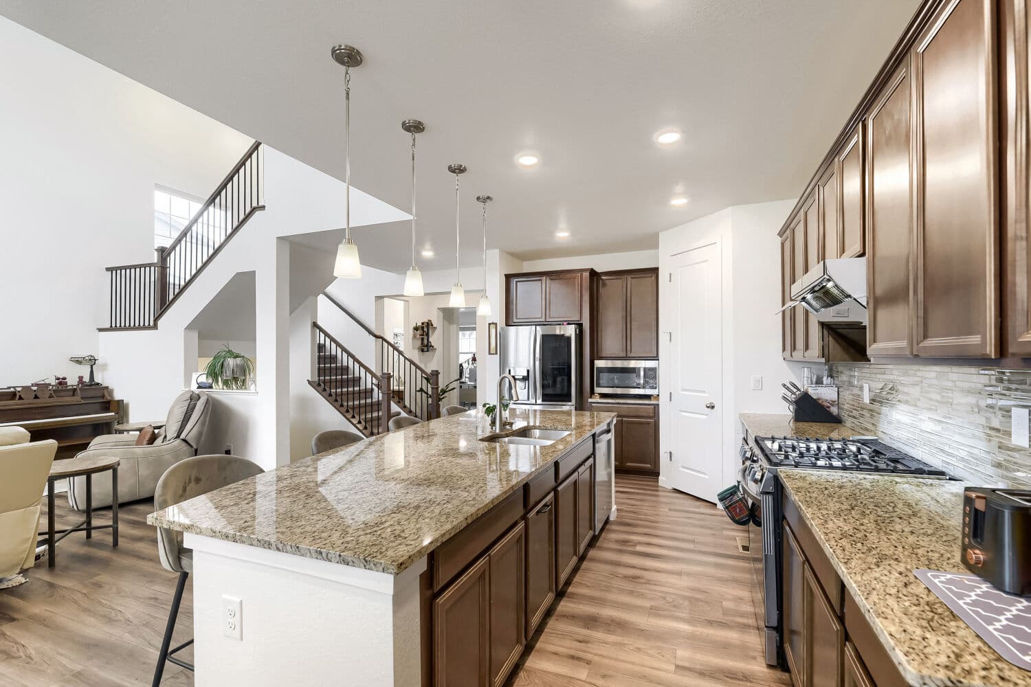 1110 Horsetail Lp - Web Quality - 018 - 10 Kitchen.jpg