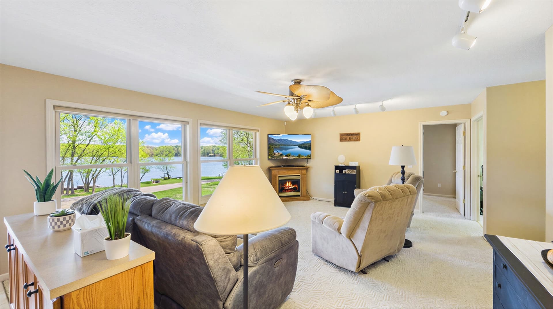 008_Open Floor Plan.jpg