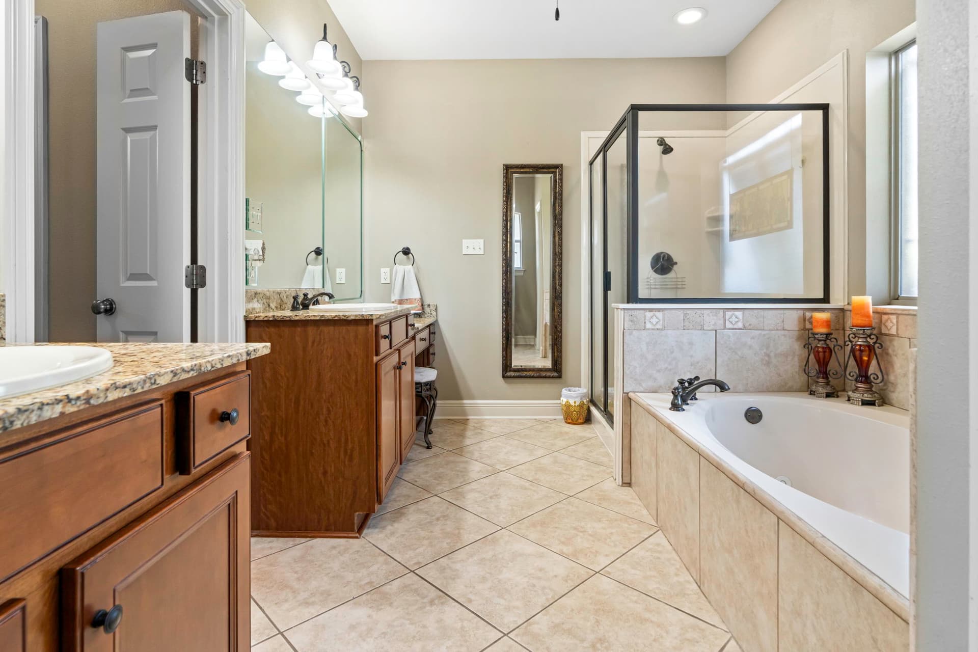 23-web-or-mls-Cypress Lakes (14).jpg