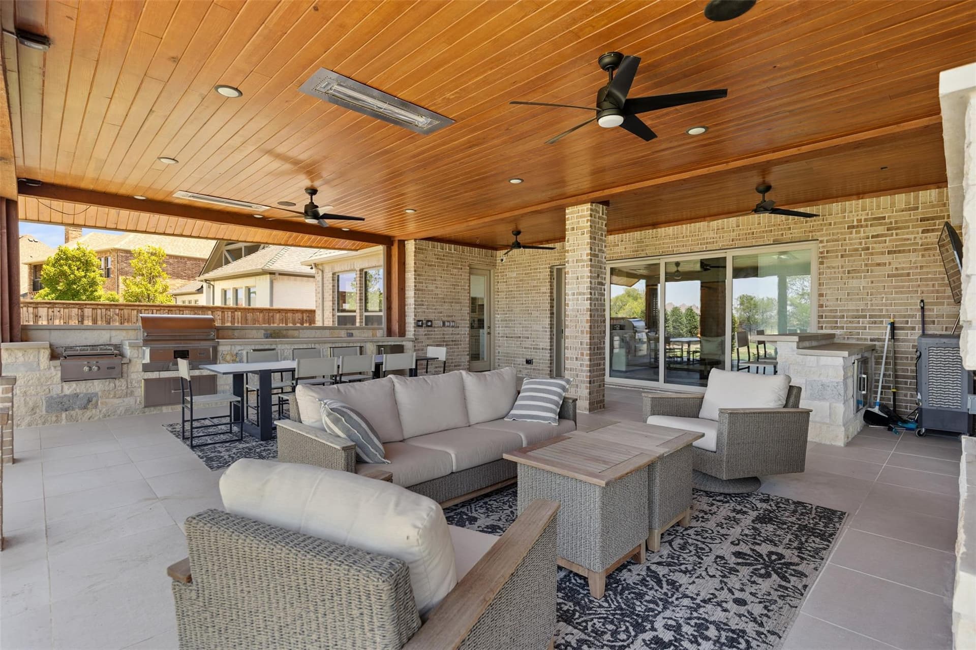 7740 Castlebridge v36.jpeg