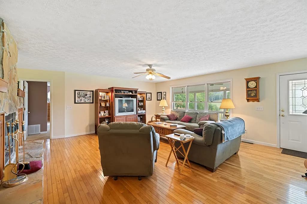 1451 eagle mountain 9.webp