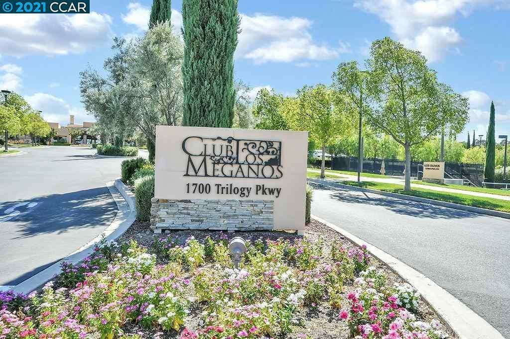 gateway monument.jpg