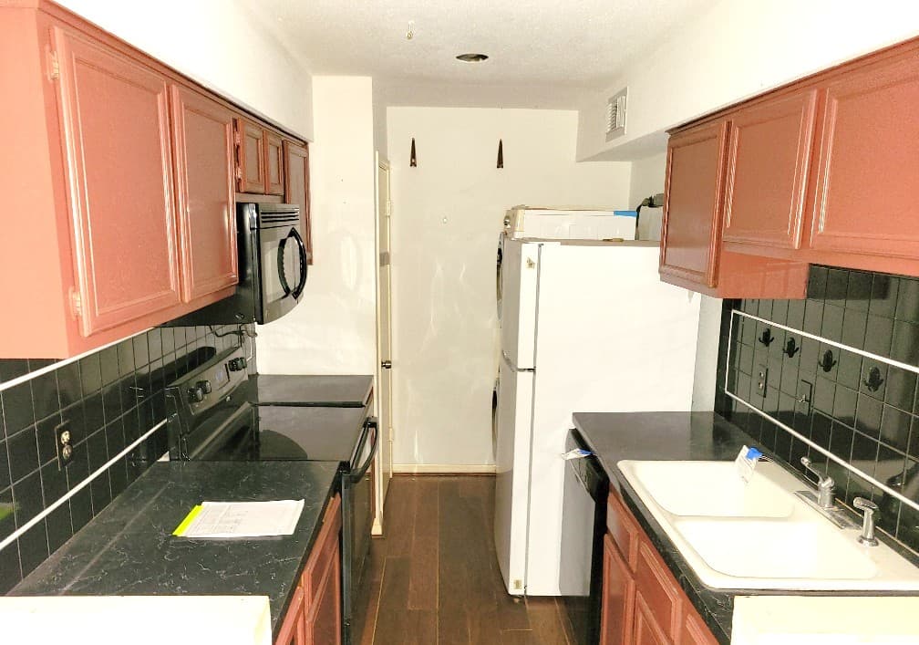 Kitchen v 1.jpg